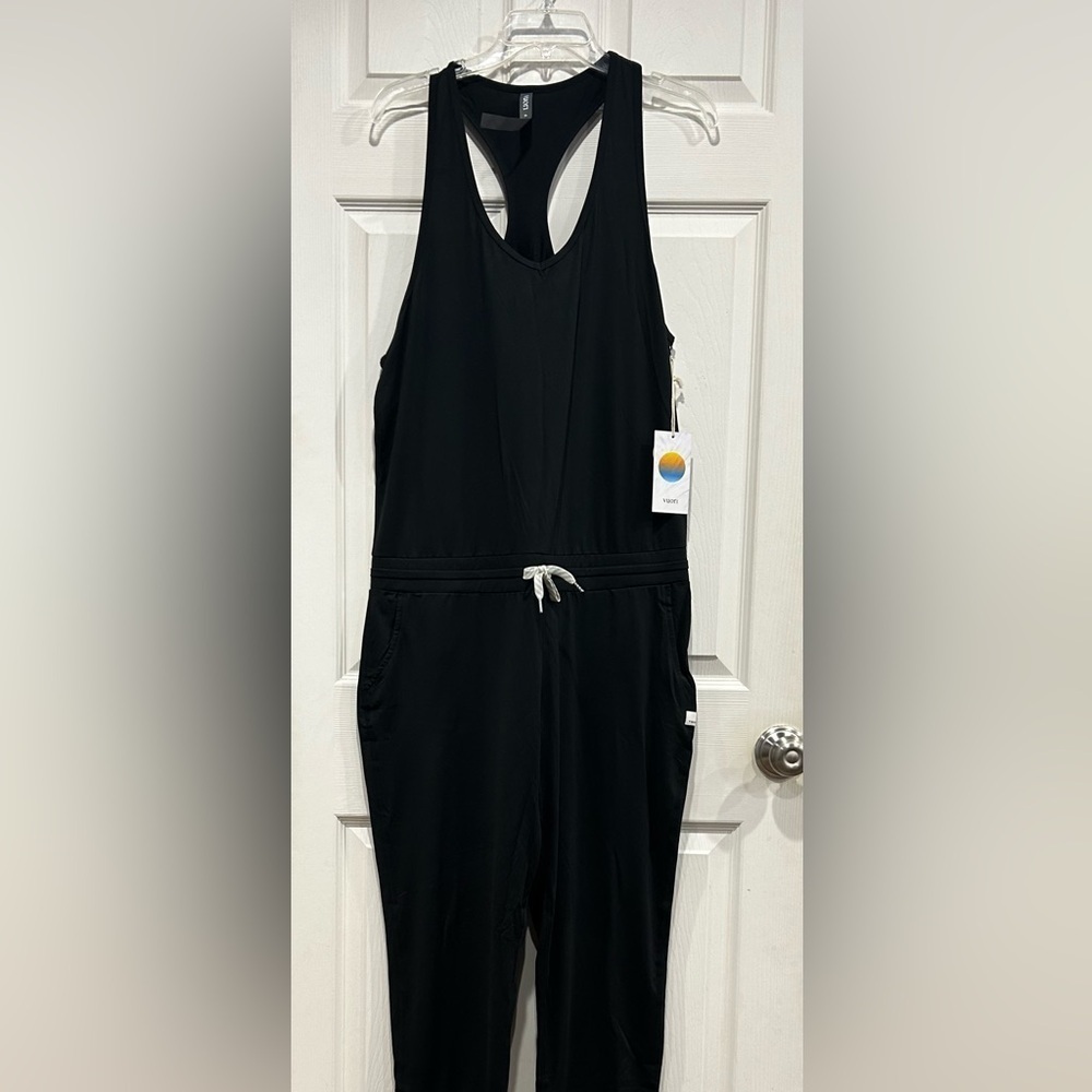 Vuori Women's XL Lux Jumpsuit Black NWT Moisture Wicking Racerback Top Jogger